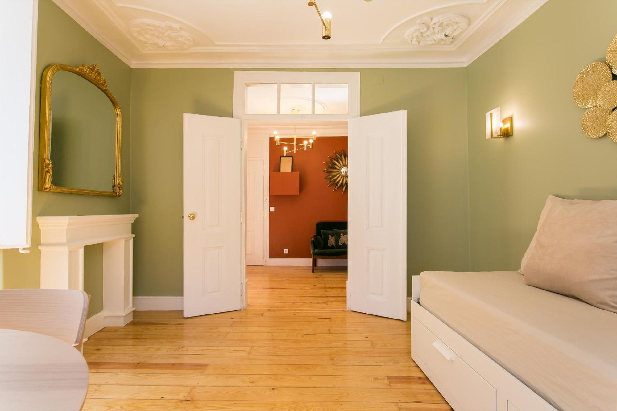 Historical Center, Large 2 Bedroom Apartment, Bright & Stylish Apartment