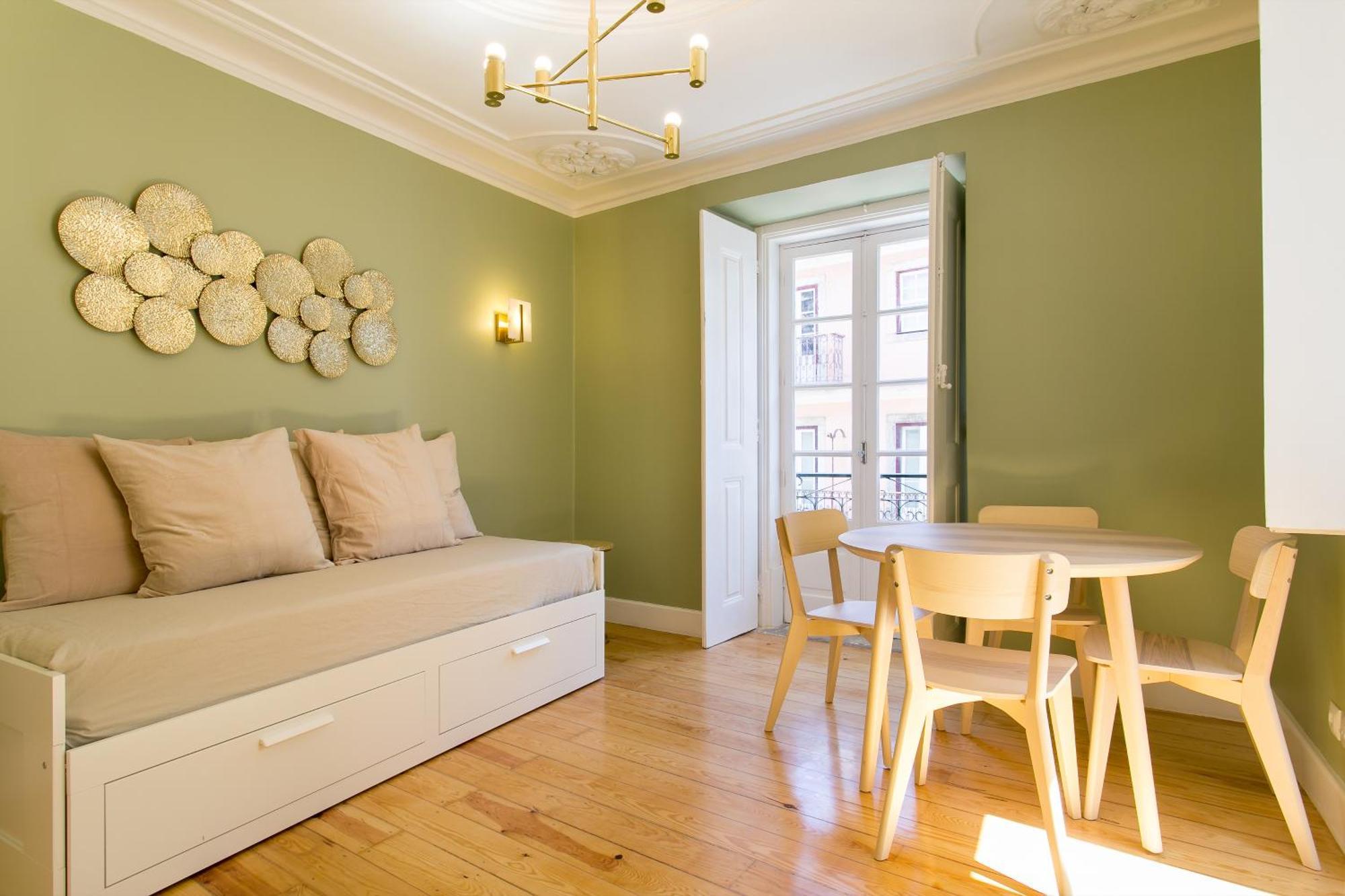 Historical Center, Large 2 Bedroom Apartment, Bright & Stylish Apartment
