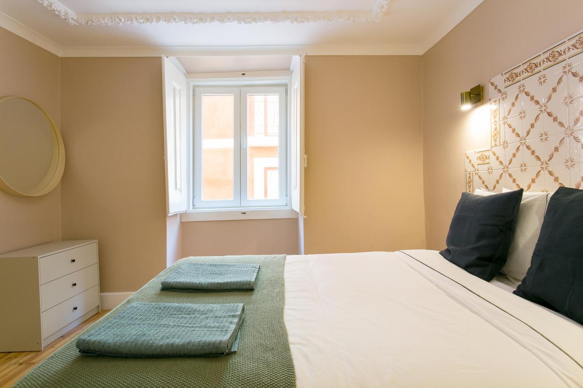 Historical Center, Large 2 Bedroom Apartment, Bright & Stylish Apartment *