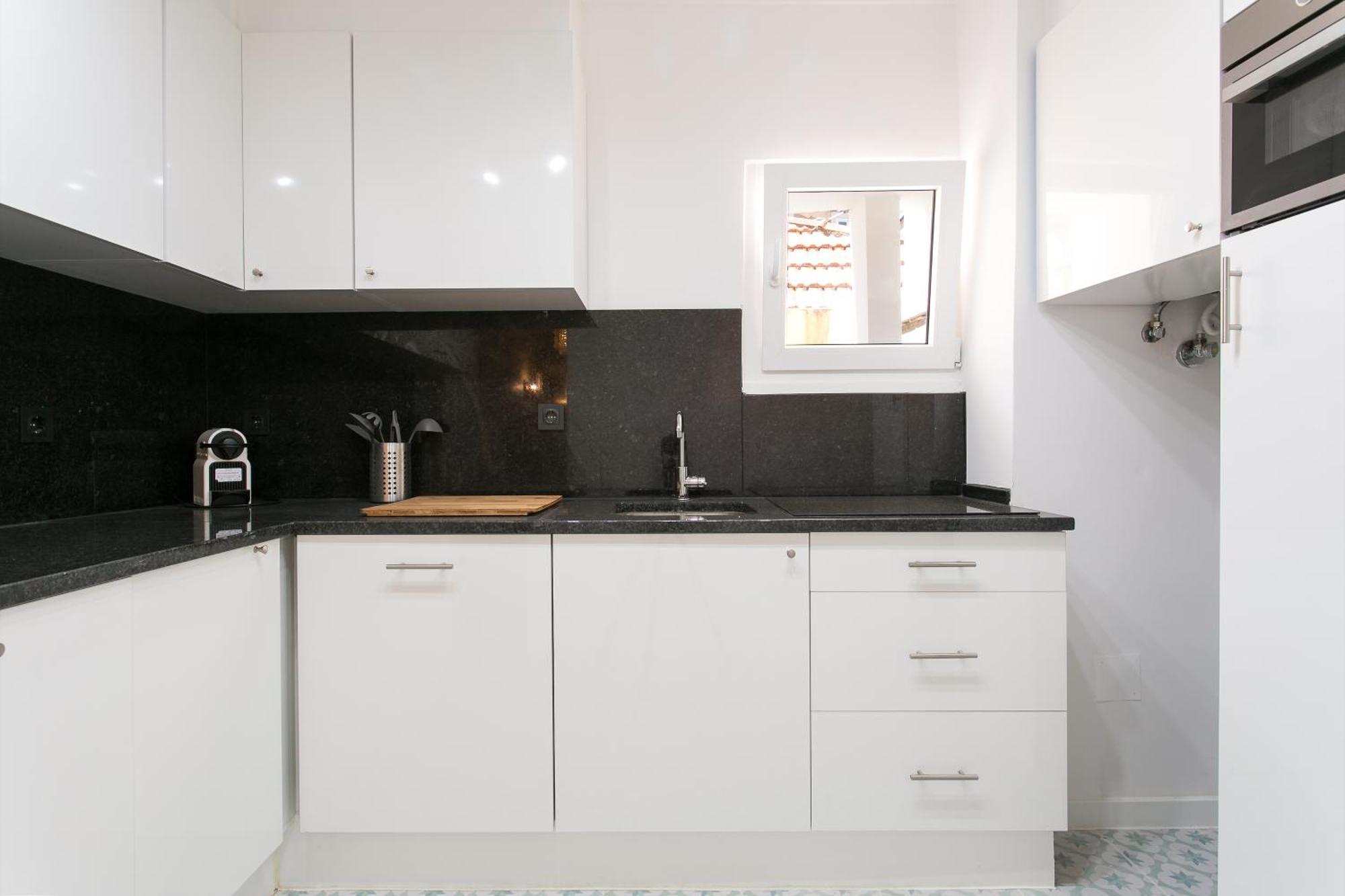Historical Center, Large 2 Bedroom Apartment, Bright & Stylish *