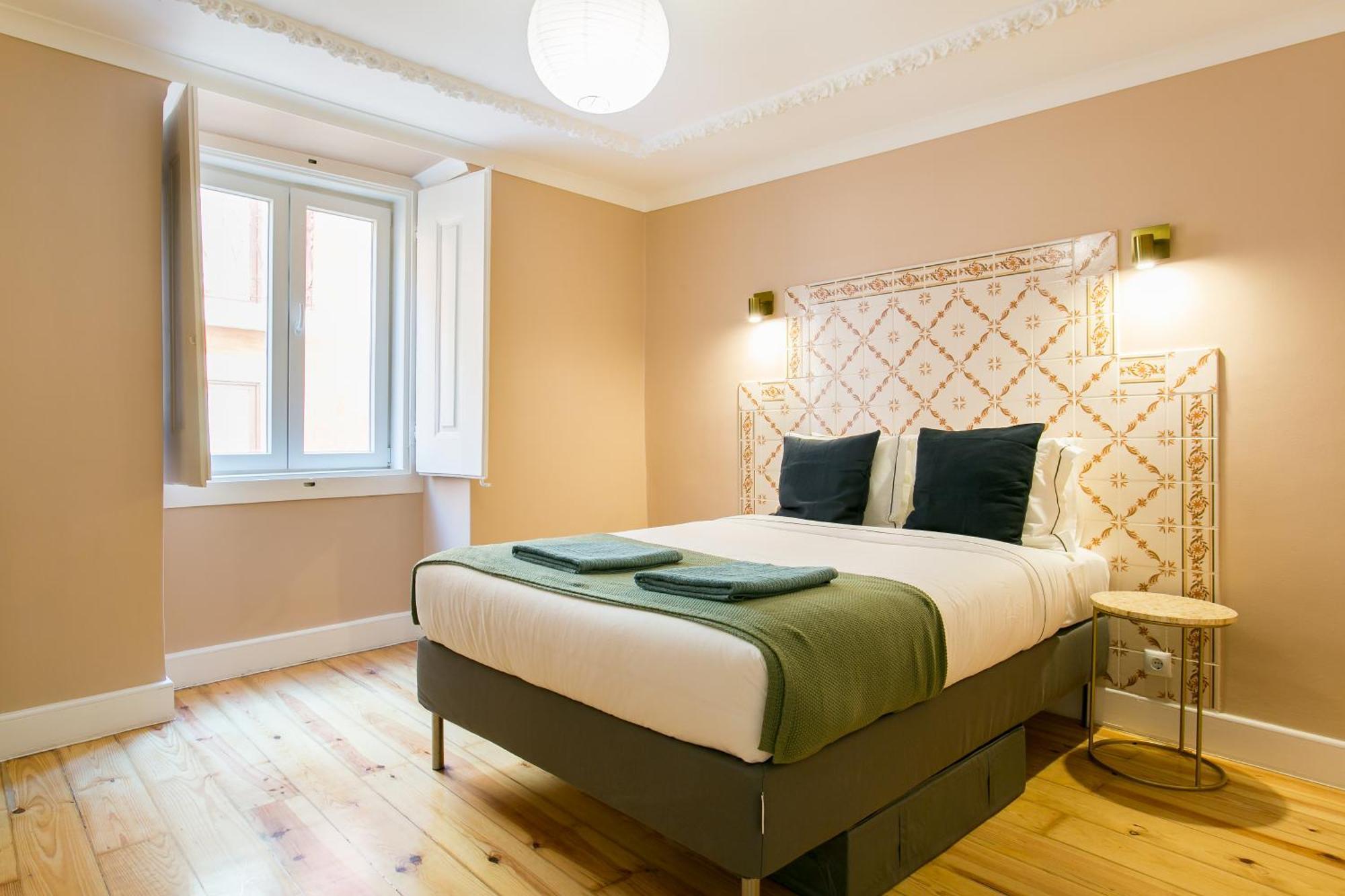 Historical Center, Large 2 Bedroom Apartment, Bright & Stylish Apartment *