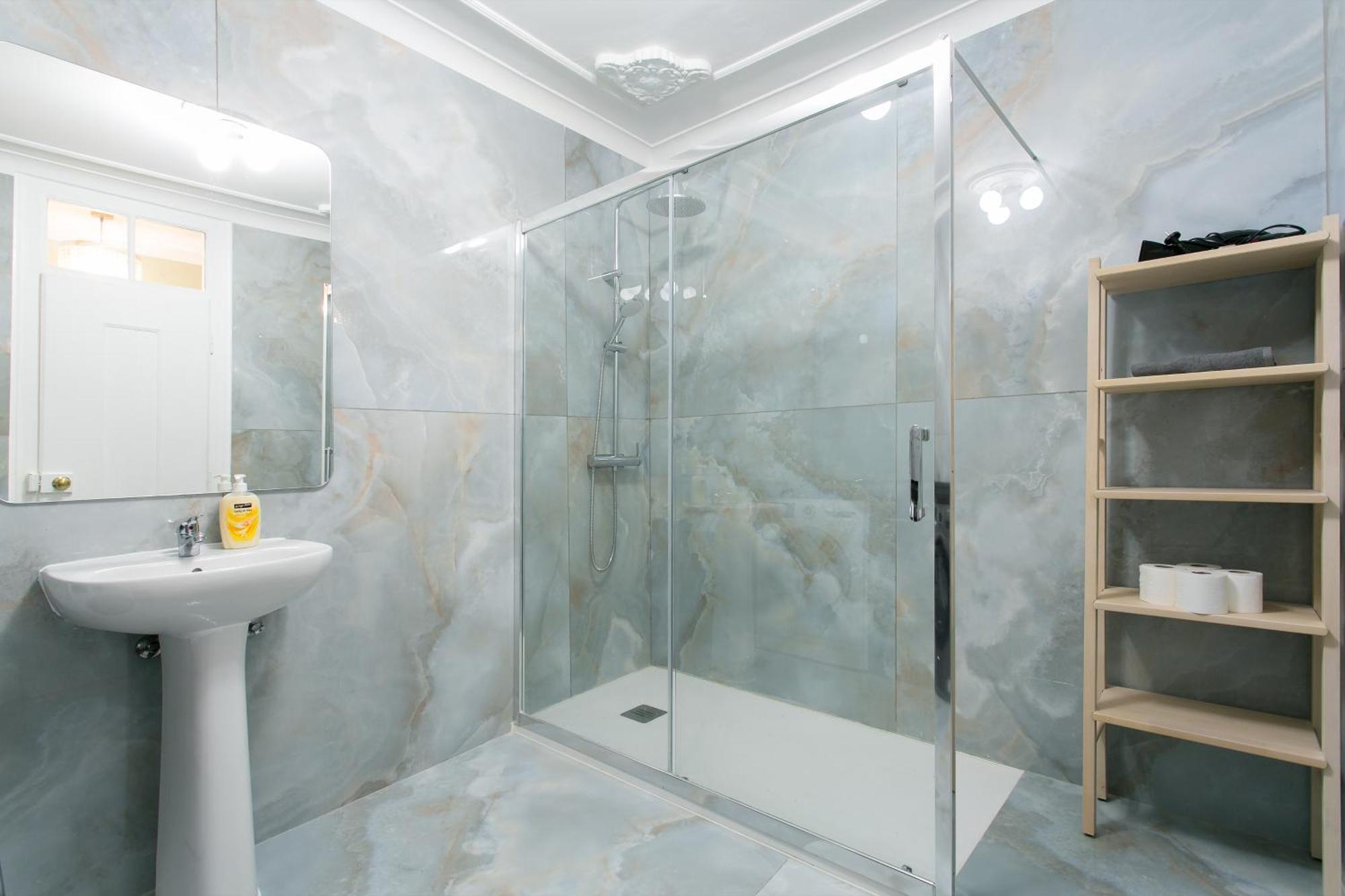 Historical Center, Large 2 Bedroom Apartment, Bright & Stylish Apartment
